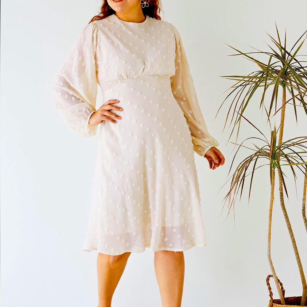 Chicwish cotton candy sheet midi dream with balloon sleeves in cream